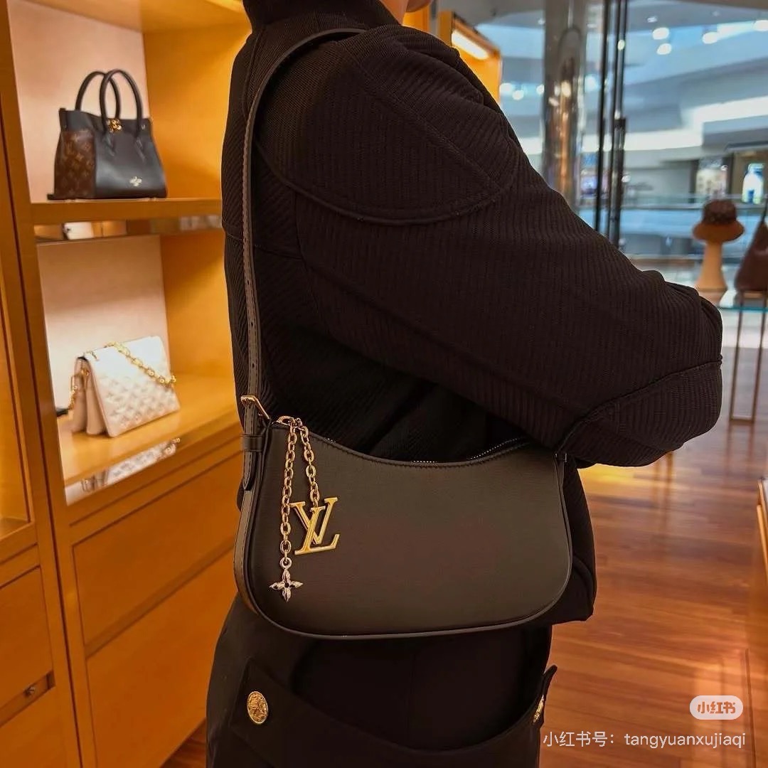 루이비통 포쉐트 LV 블룸