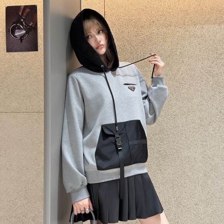 프라다 여성 후드 티셔츠