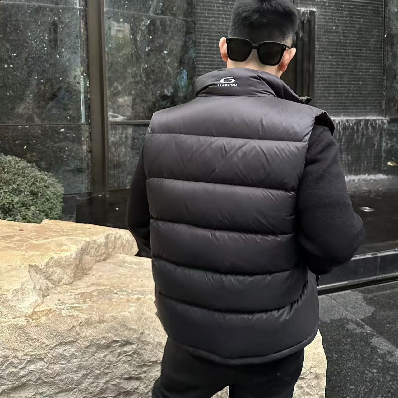 발렌시아가 남성 패딩 조끼