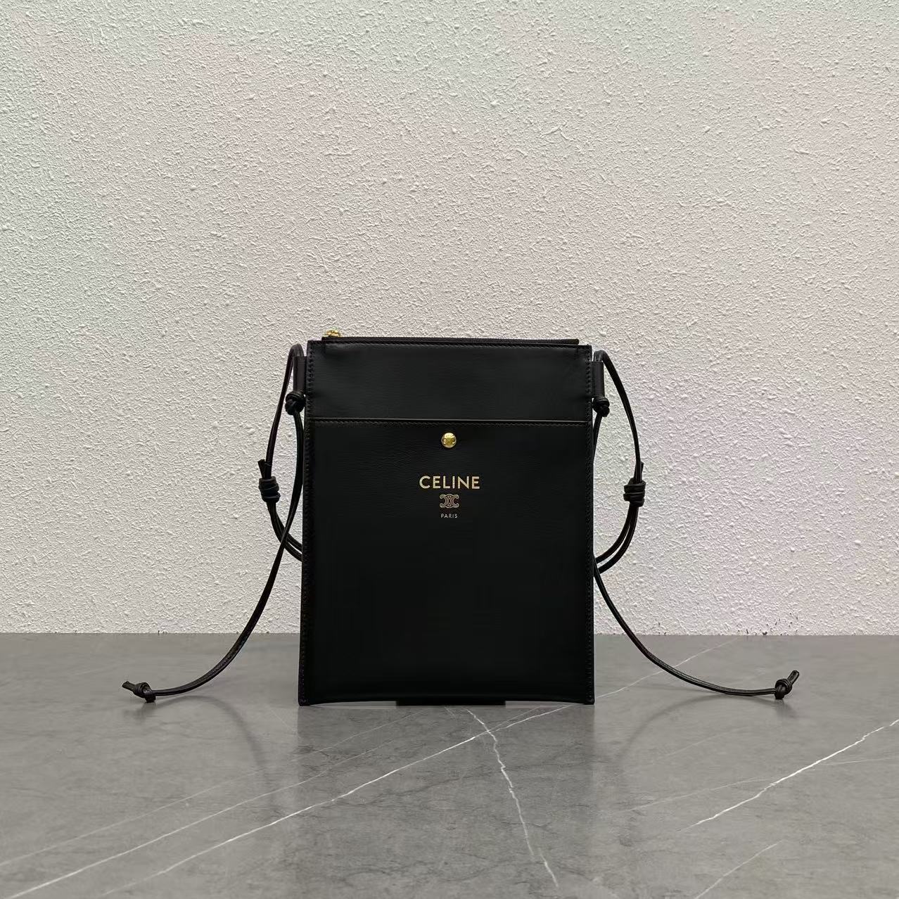 셀린느 샤프 파우치 스무스 램스킨 블랙 크로스백
