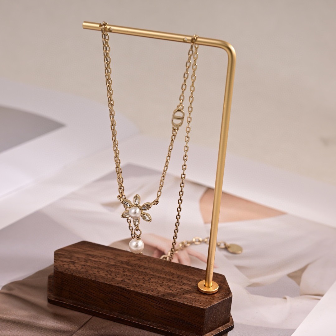 디올 목걸이