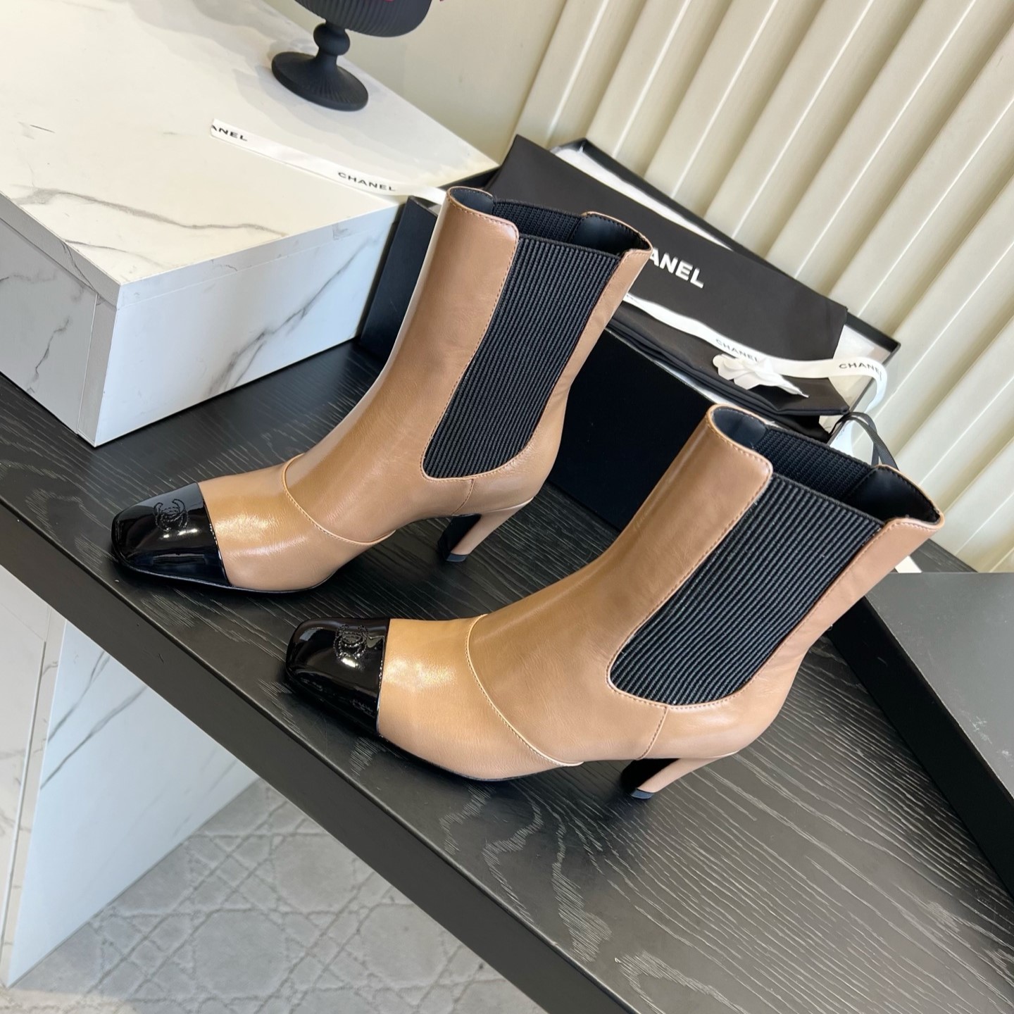 샤넬 투톤 앵글 부츠