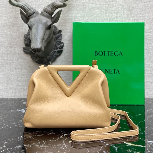 보테가 Triangle Bag