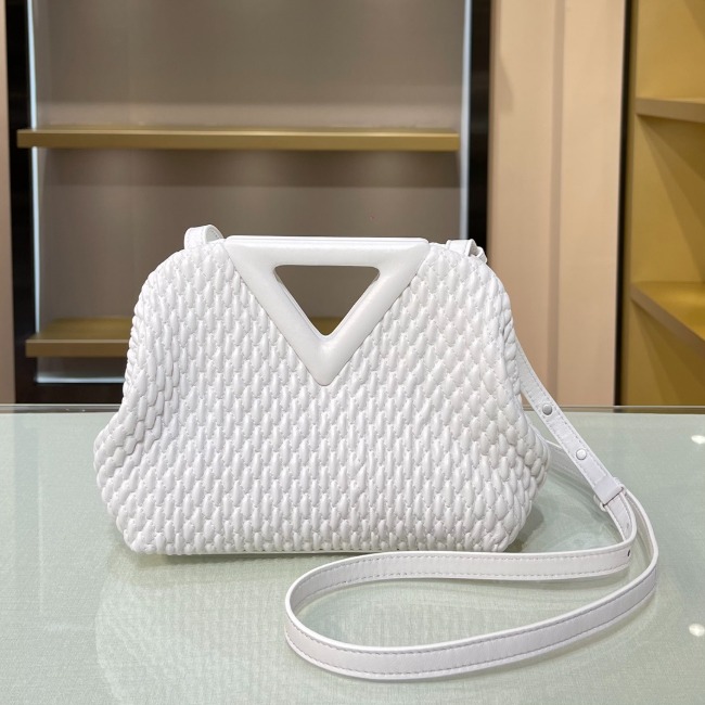 보테가 Triangle Bag