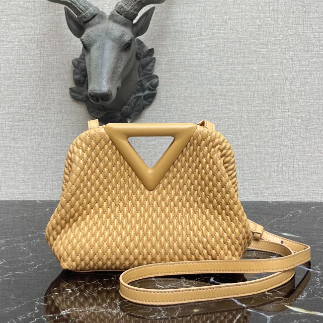 보테가 Triangle Bag