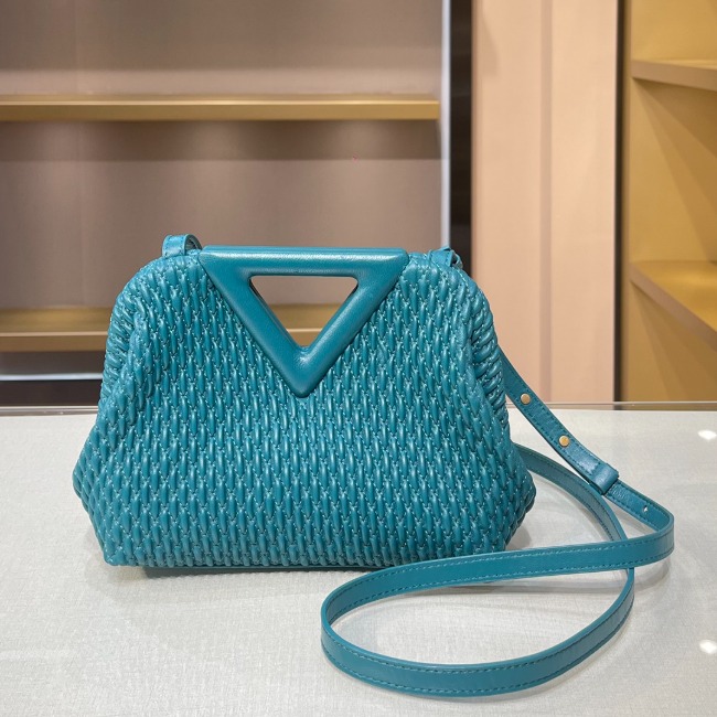 보테가 Triangle Bag