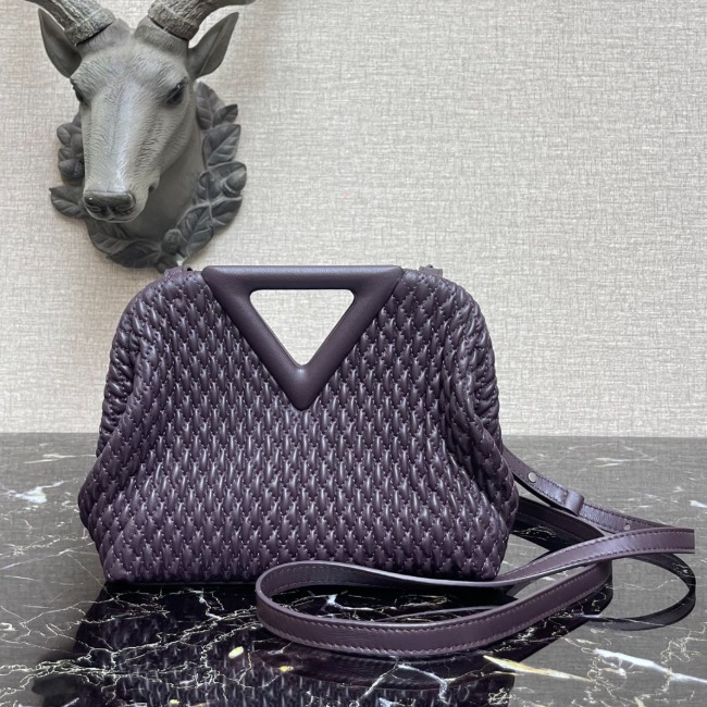보테가 Triangle Bag